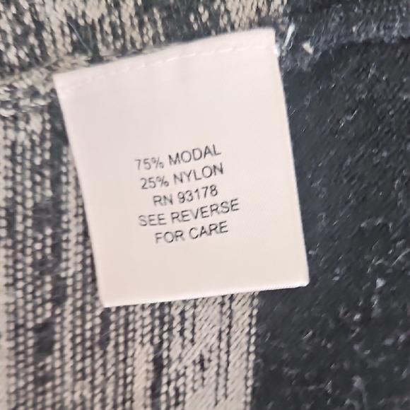 Philosophy Striped Cap Sleeve Sweater Dress in Cream and Black Size Medium. - Picture 4 of 5